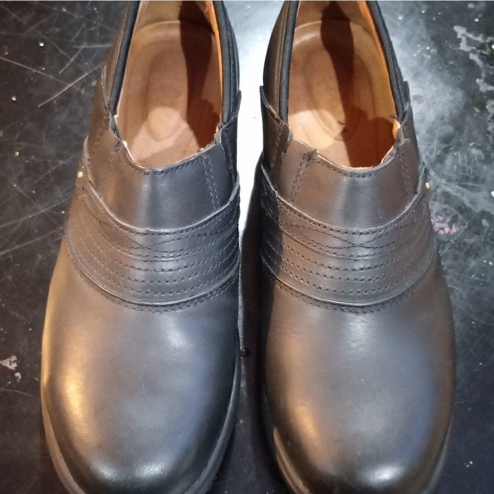 Ariat black leatherโSlipย Resistant Shoes